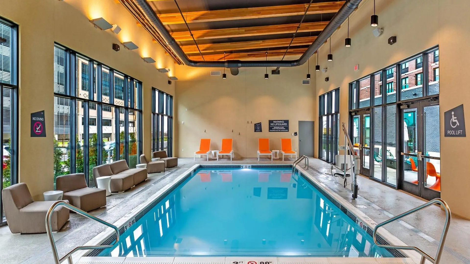 Aloft Columbus Easton Hotel 3*,